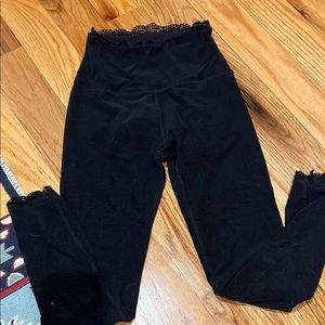 Beyond Yoga Black Leggings with Form-Fitting Design